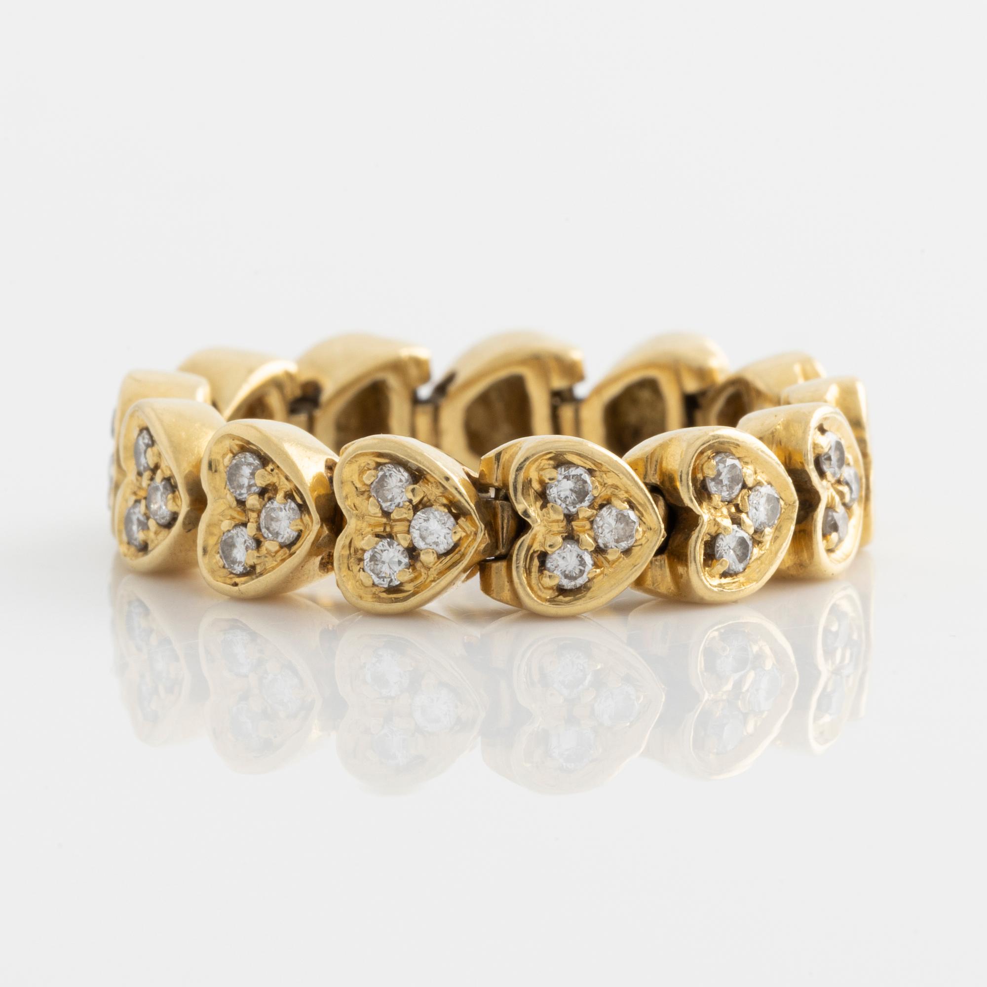 Ring in the shape of hearts with brilliant-cut diamonds.