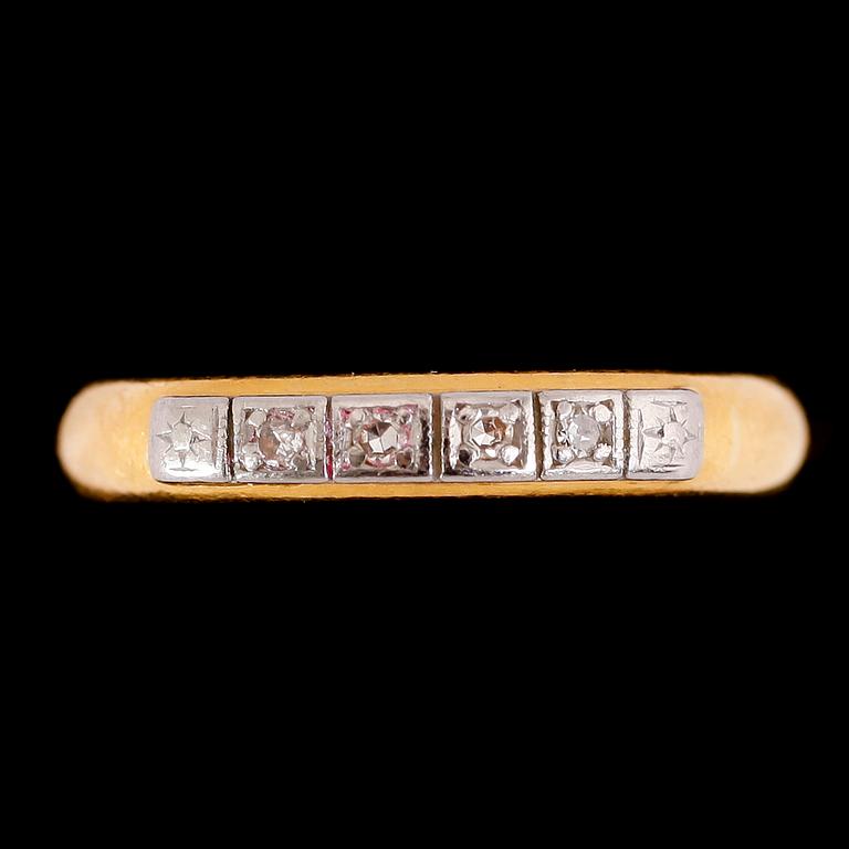RINGAR, 2 st, 23 k guld, 1940-tal. Vikt ca 9 gram.
