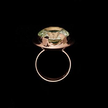 RING, 14K guld, syntetisk spinell, Korutuote 1974. Vikt 7,6 g.