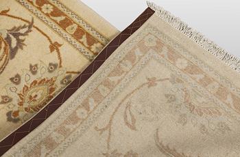 A runner carpet, Tabriz, 398 x 81 cm.