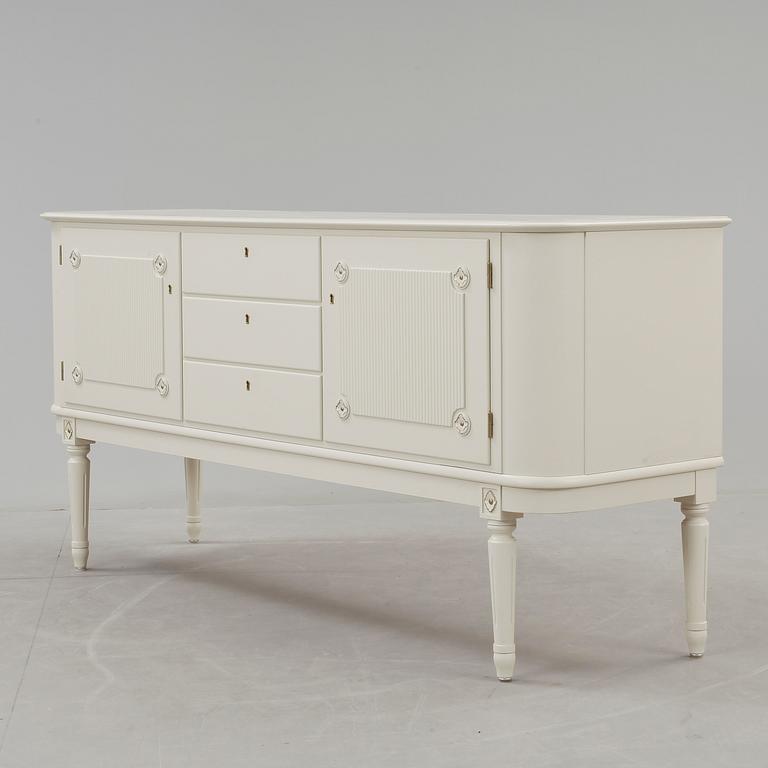 SIDEBOARD, gustaviansk stil, 1900-tal.