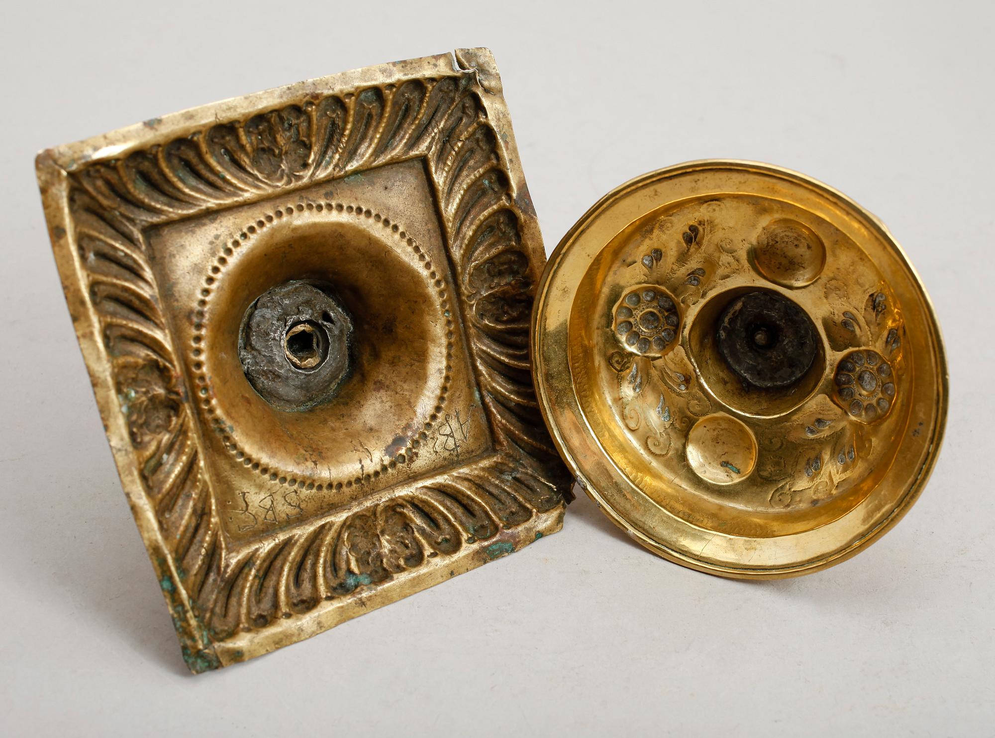 LJUSSTAKAR, 2 st, mässing, barock, 1700-tal.