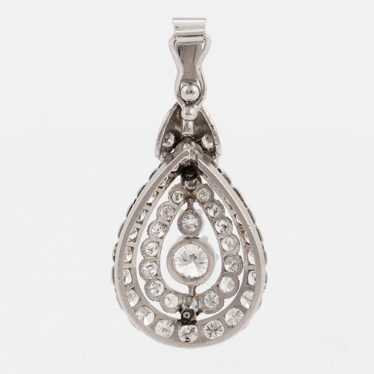 Diamond pendant.