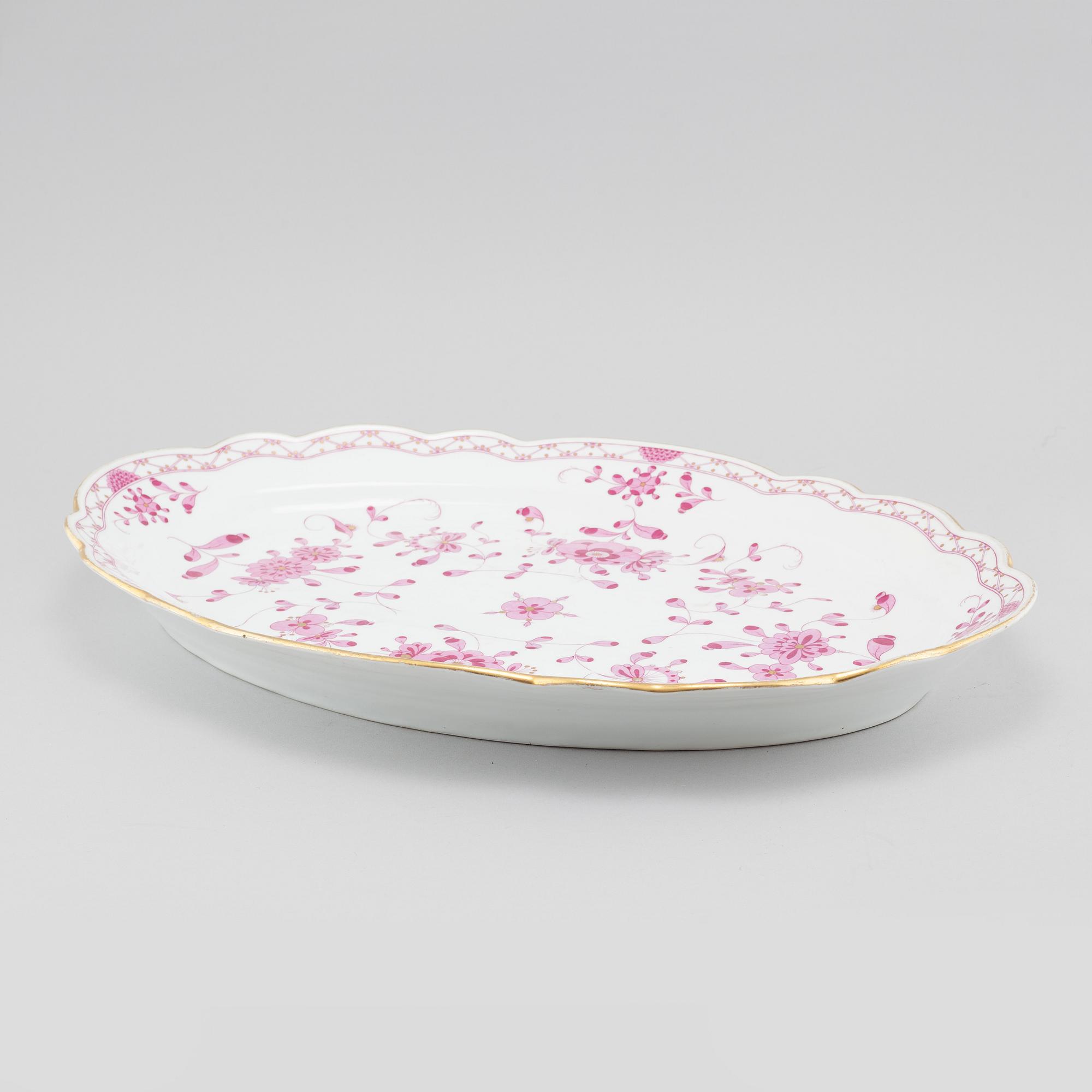A porcelain serving dish, by Teichert-Werke in Meissen, second half of the 20th century.