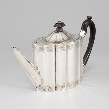 An English 18th century silver tea-pot, mark of Michael Plummer, London 1794.