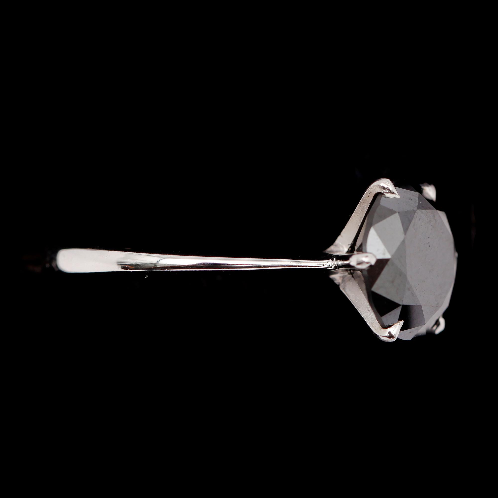 RING, silver, svart briljantslipad diamant 4.37 ct.
