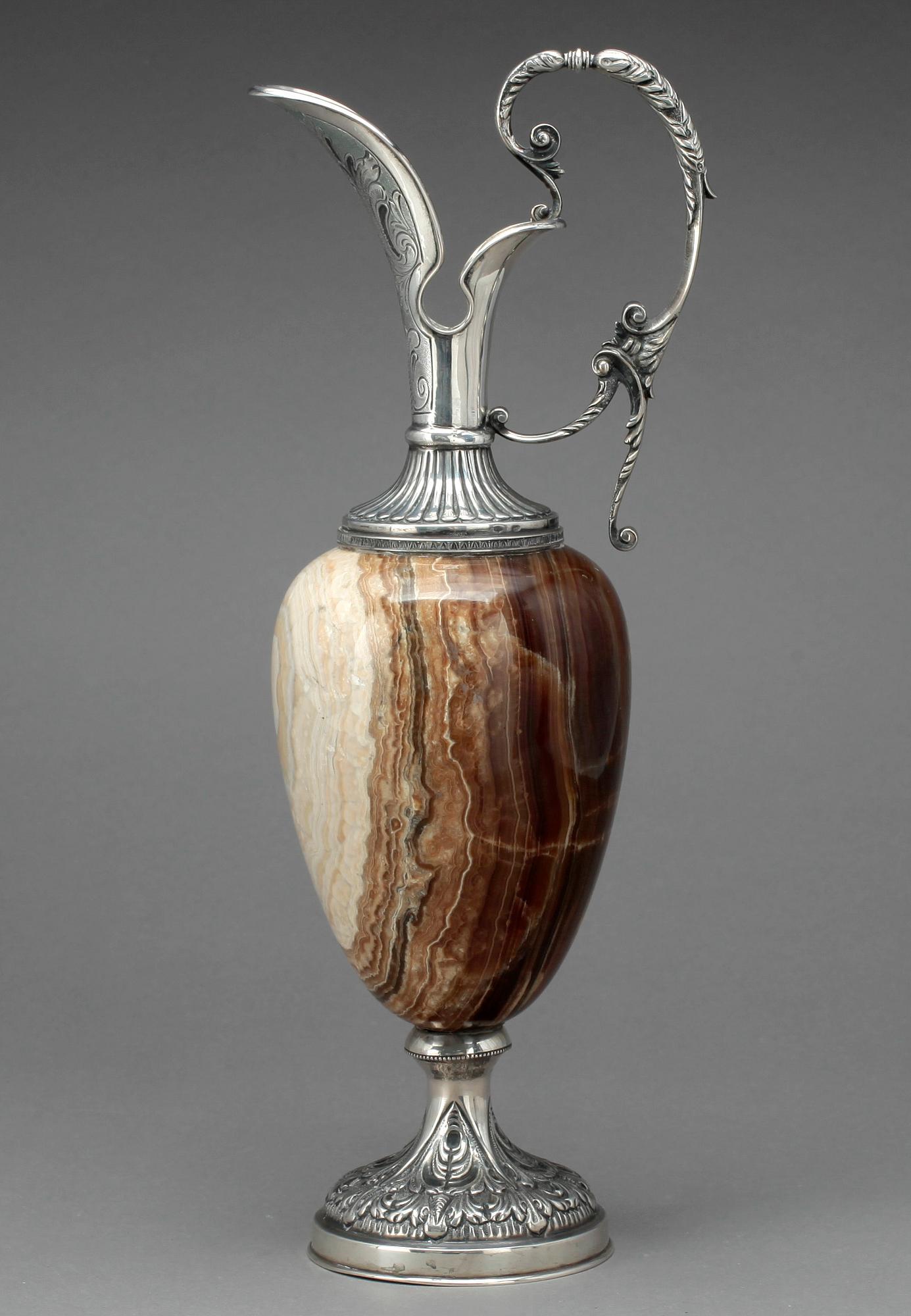 VINKANNA, silver och sten, Florens, Melani och Busio, 1900-tal. Tot vikt inkl sten 3483 gram.