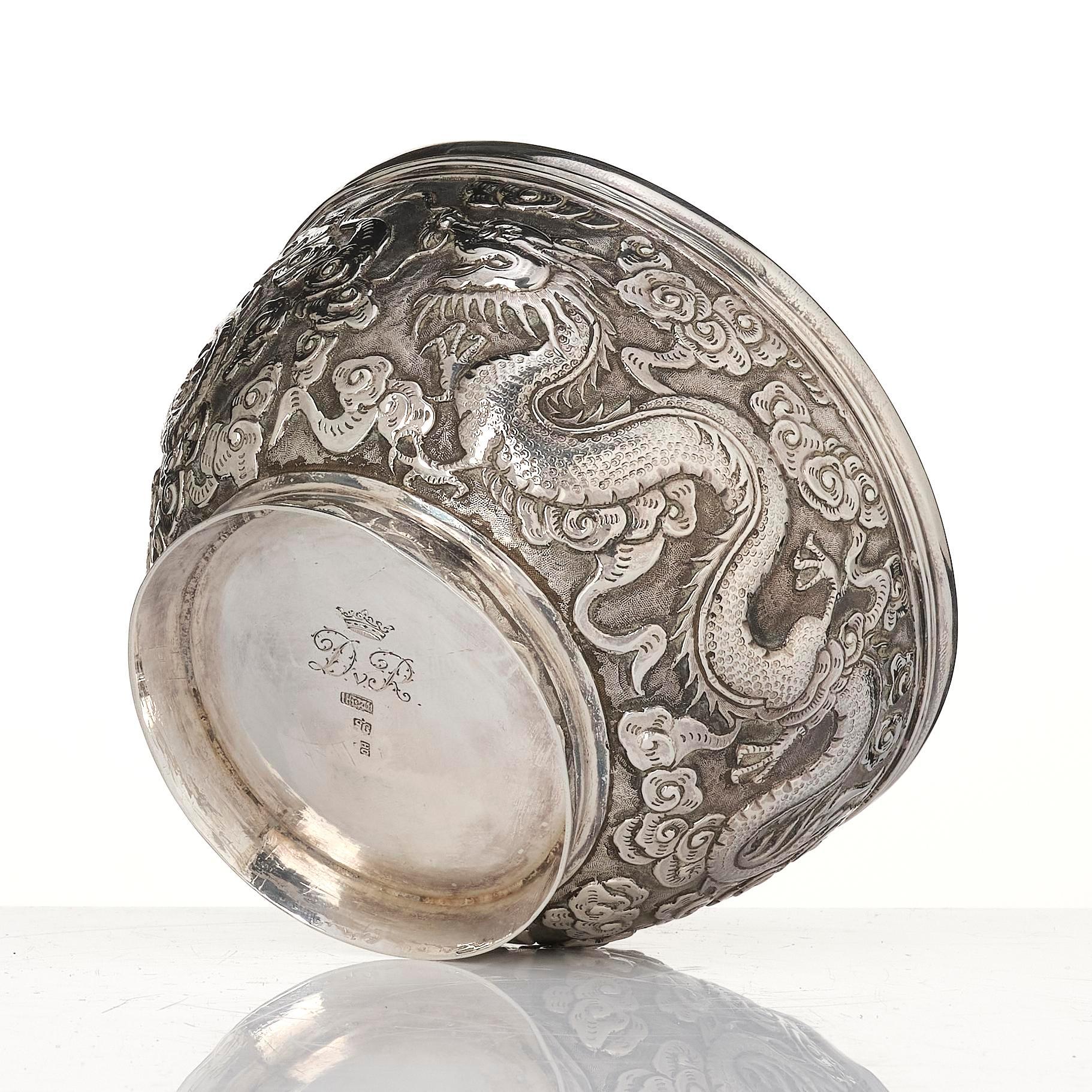 Skål, silver. Kina, 1800-talets senare del. Med monogram D v R under adlig krona.