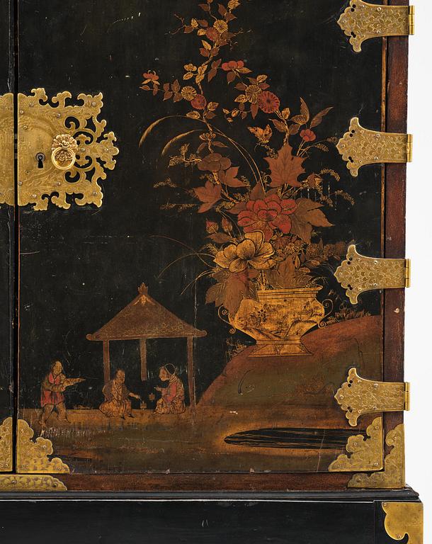 Kabinettskåp, troligen Tyskland, 1700-talets mitt.