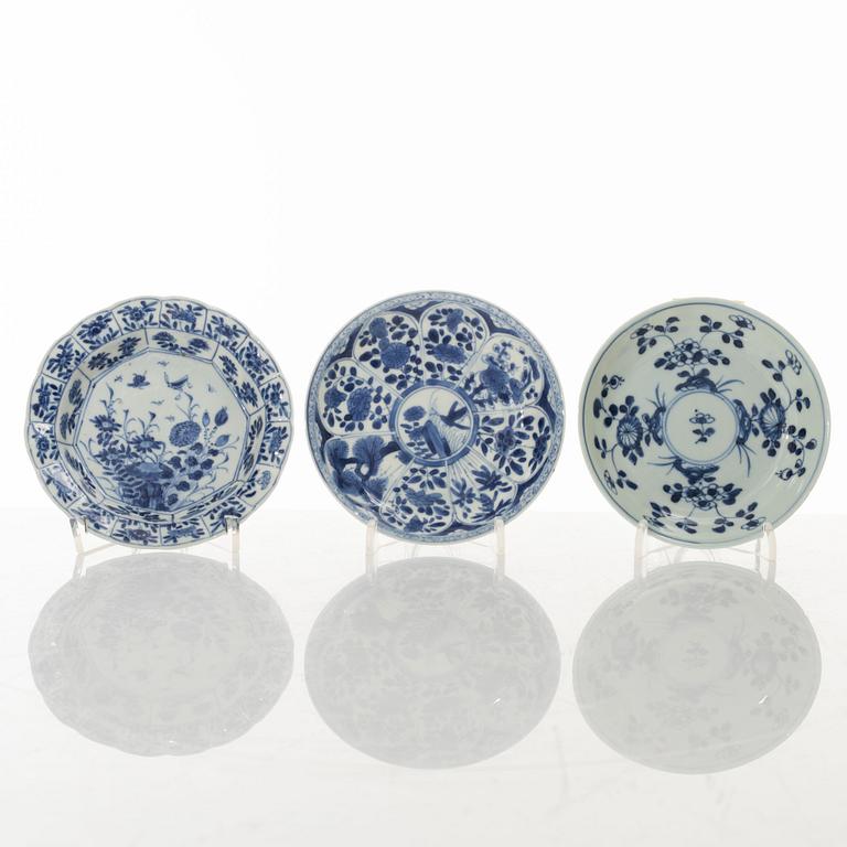 Tre koppar och tre fat, porslin, Kina, Qingdynastin, Kangxi (1662-1722).