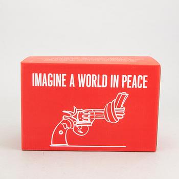 Carl Fredrik Reuterswärd, Non-Violence Project Foundation skulptur 2010.