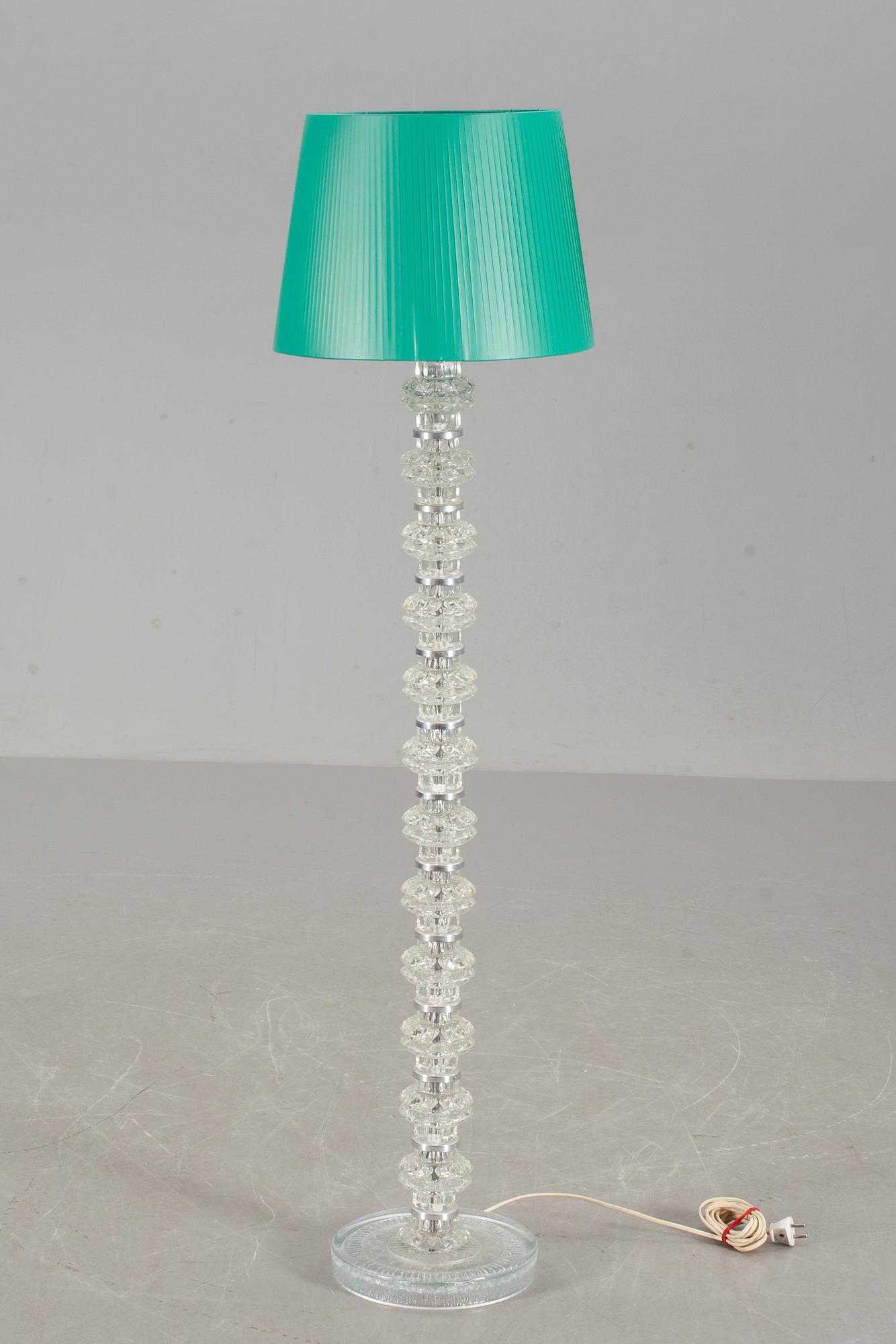 GOLVLAMPA, glas, sannolikt Orrefors. 1900-talets andra hälft.