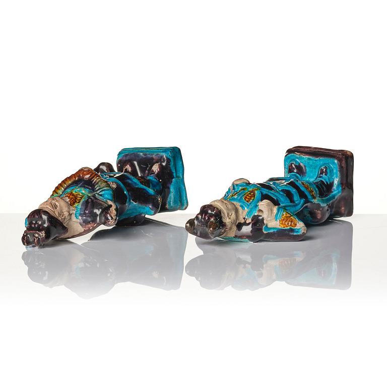 A pair of turquoise and purple glazed figures of guardsmen, Ming dynasty (1368-1644).