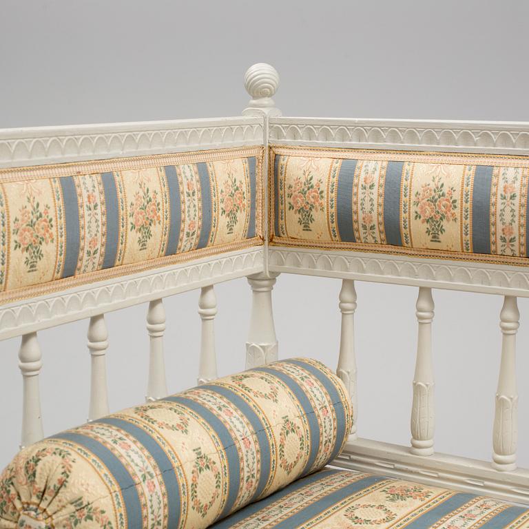 A GUSTAVIAN STYLE SETTEE, fist half of the 20th century.