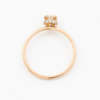 Ring 14K guld med briljantslipade diamanter.