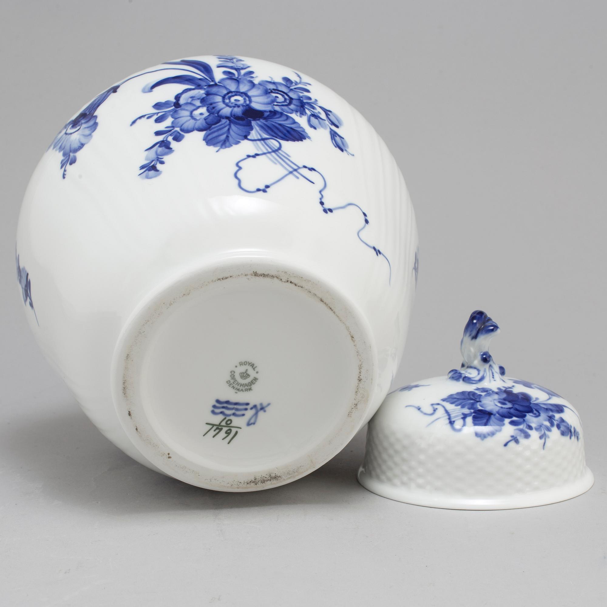 A second half of the 20th century 'Blå Blomst' lidded vase by Royal Copenhagen, Denmark.