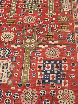 Märta Måås-Fjetterström, Matta, "Röda trädgårdsmattan", flossa, ca 442-448,5 x 360-367 cm, signerad AB MMF.
