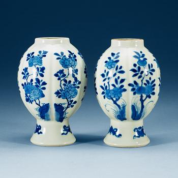 Two blue and white vases, Qing dynasty, Kangxi (1662-1722).