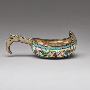 A Russian early 20th century silver-gilt and enameled kovsh, mark possibly of Sasikow, Moscow 1899-1908.