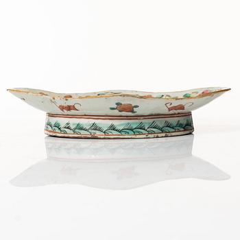 Three Chinese famille rose porcelain dishes, late Qing dynasty / around 1900.