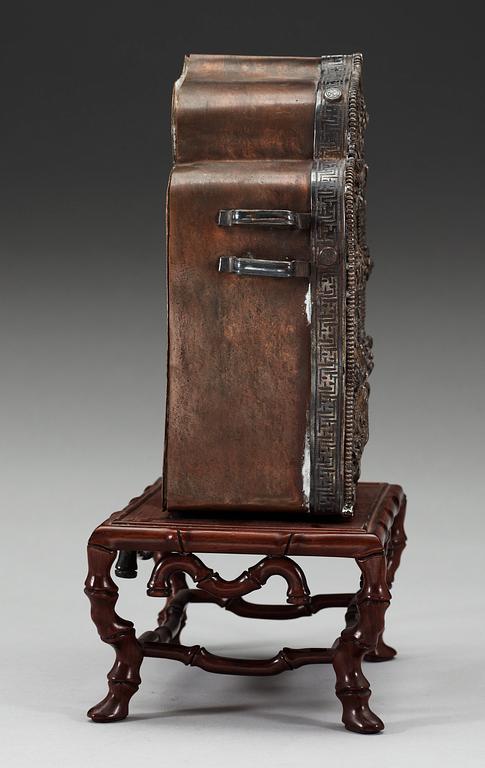 A gilt bronze Sinotibetan figure of Amitayus with a reliquary, 17/18th Century.