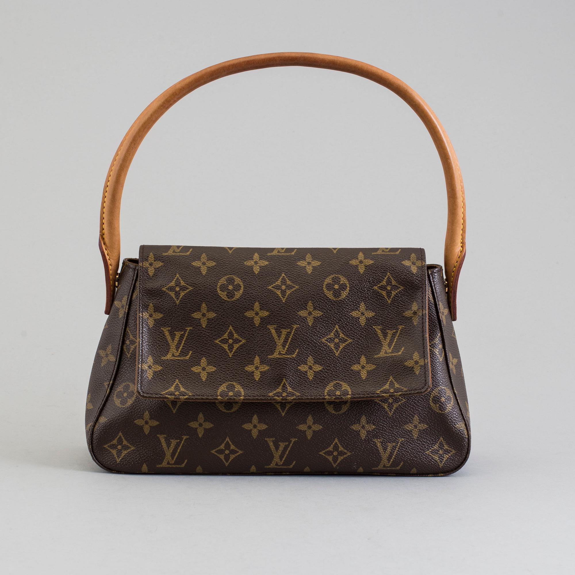 A Louis Vuitton "Mini Looping" handbag.