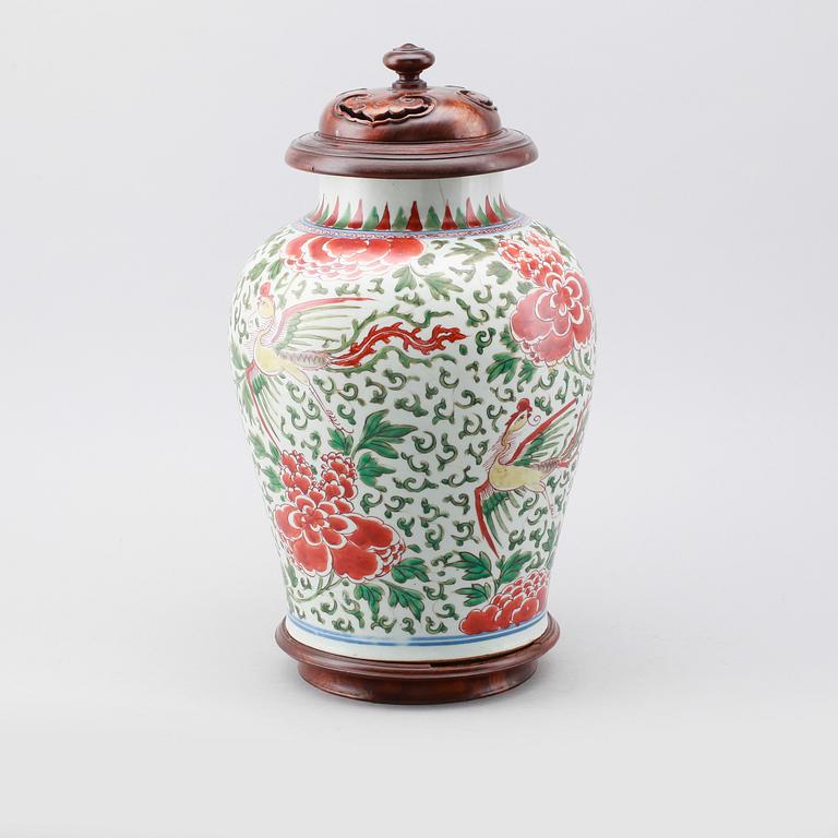 A wucai jar, Mingdynasty, 17th Century.