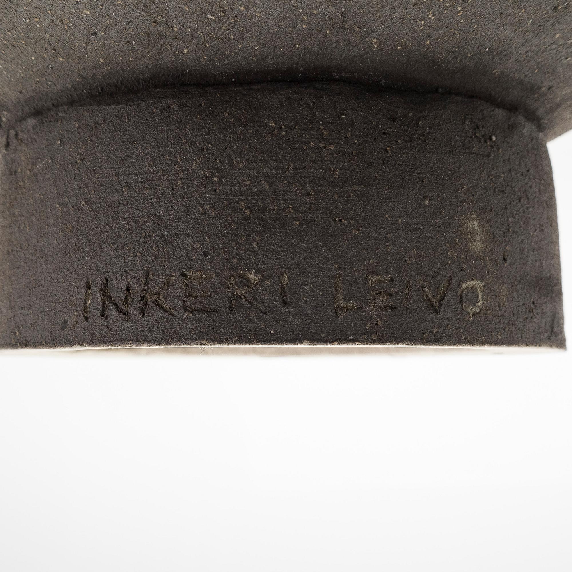 Inkeri Leivo, skål, "En bit av harlekinskjortan", keramik, signerad Inkeri Leivo.