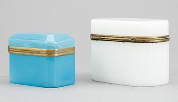 SKRIN, 2 st, opalinglas, 1800-tal.