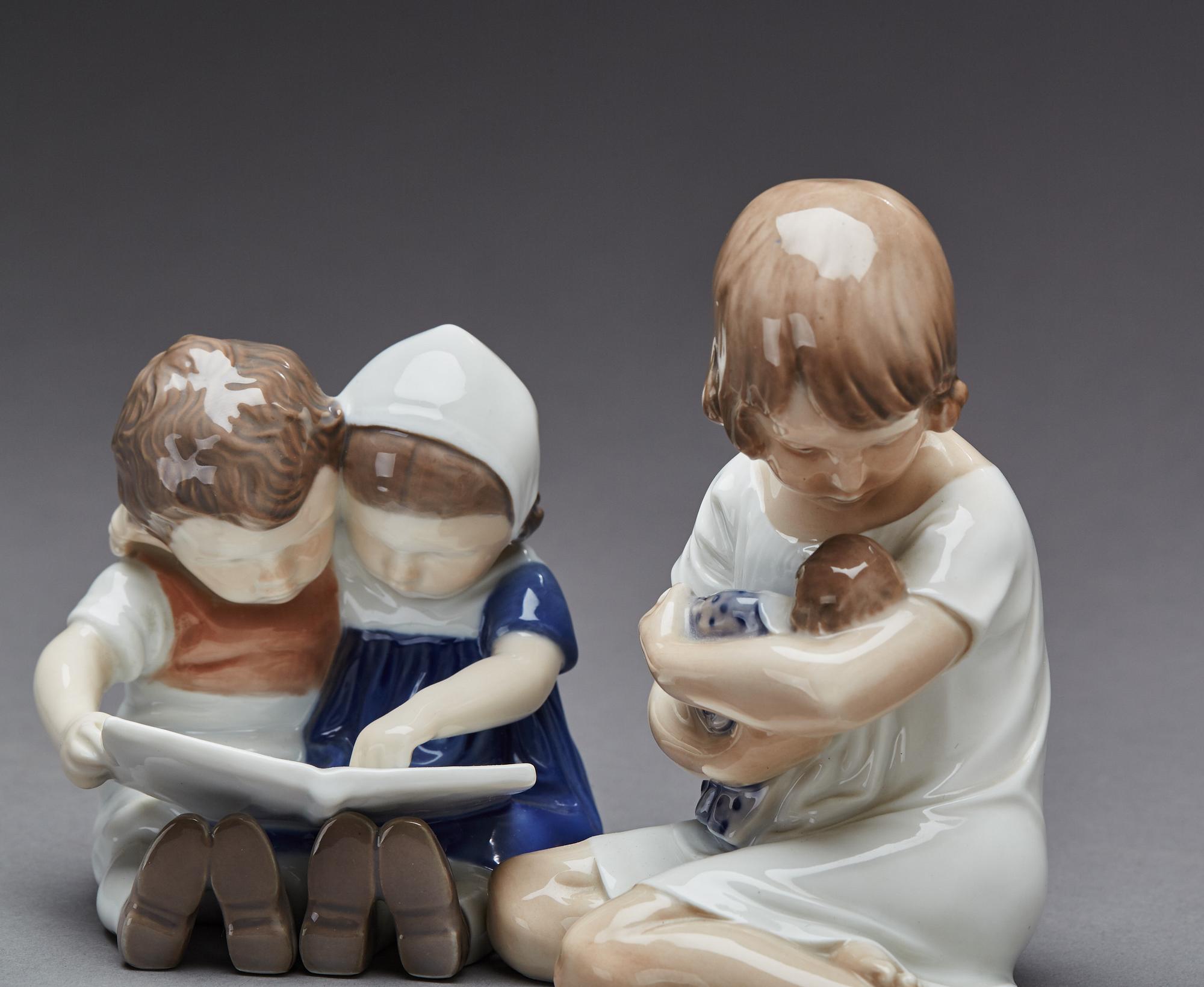 FIGURINER, 2 st., Royal Copenhagen, 1900-talets andra hälft, porslin.