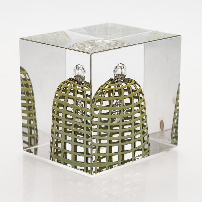 Oiva Toikka, årskub, signerad Oiva Toikka, Nuutajärvi 2002, numrerad 109/2000.