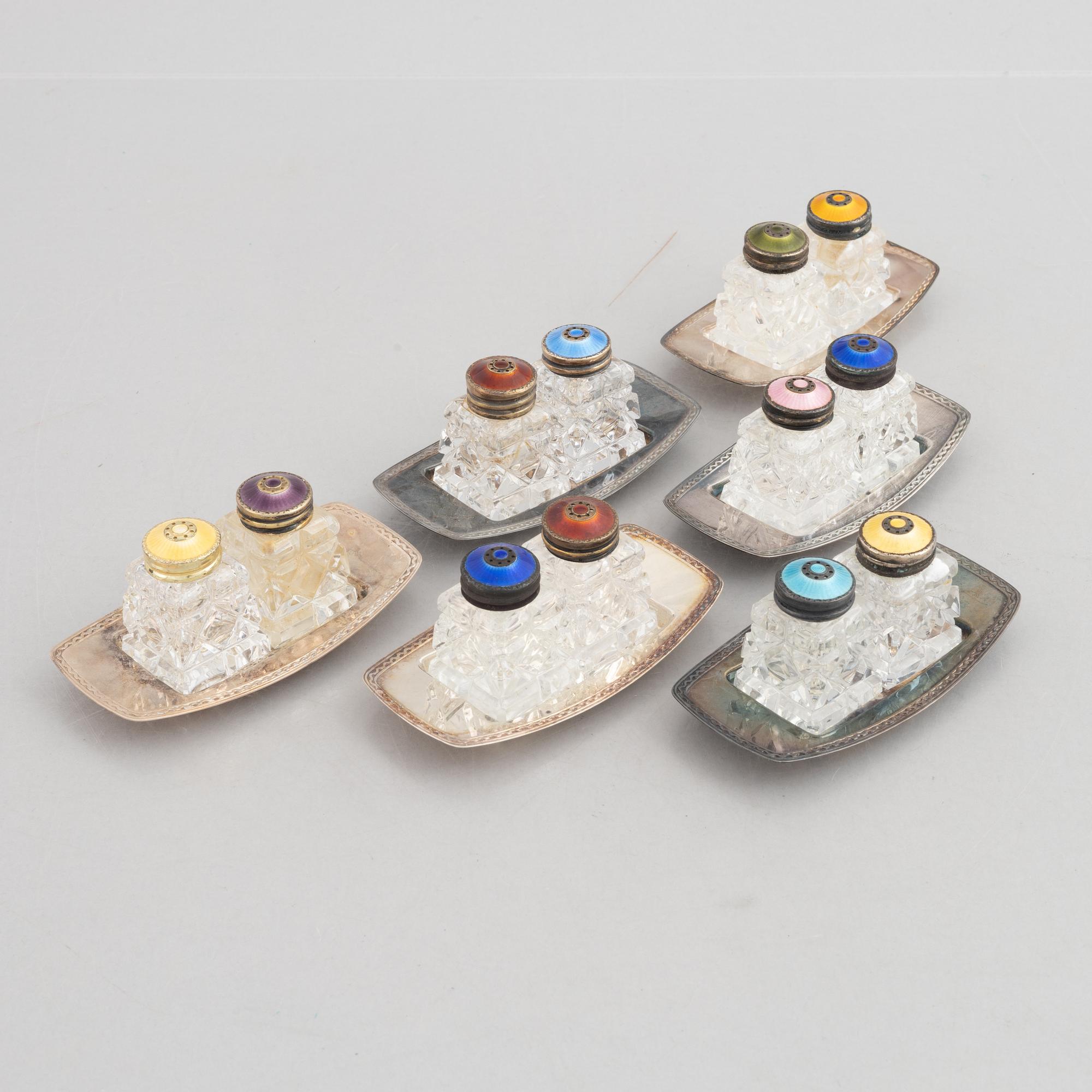 Salt- och pepparströare, 12 st, silver och glas, Norge, 1900-talets första hälft.