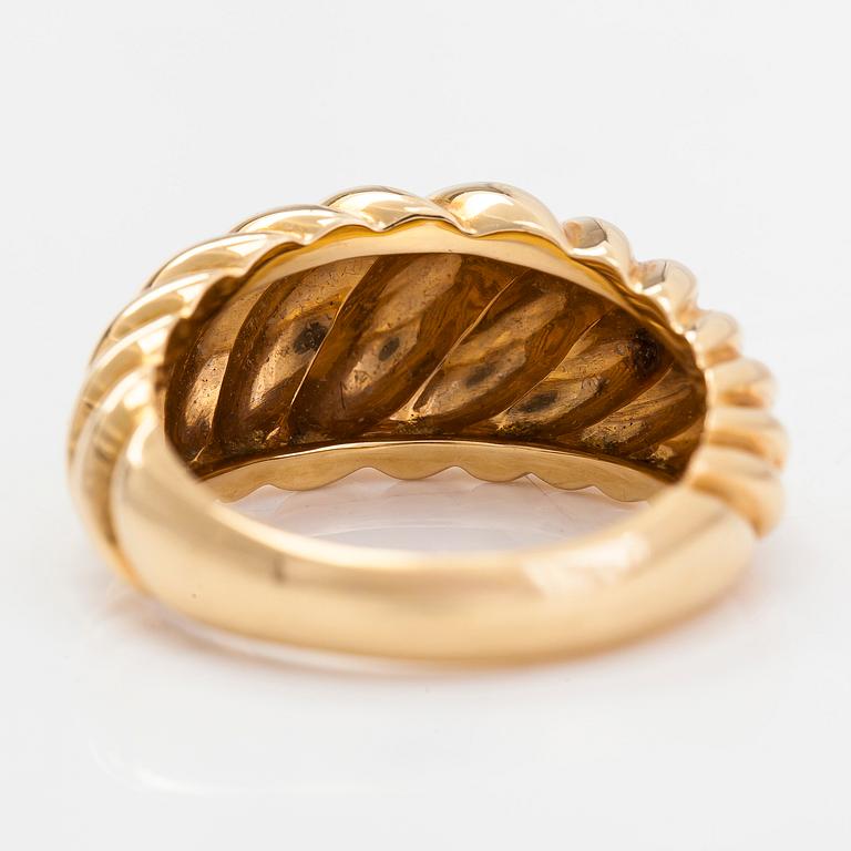 Cartier, an 18K gold ring.
