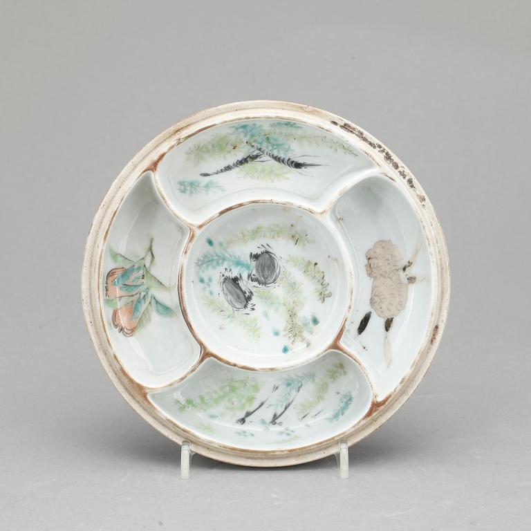 SKÅL MED LOCK. Porslin, Kina, 1800-tal.