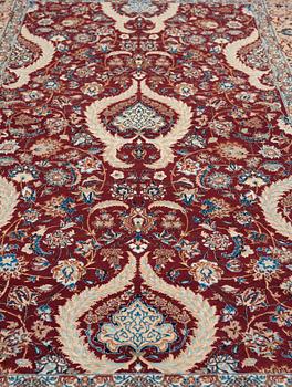 MATTO, a semi-antique/old Esfahan/Nain part silk, ca 232,5 x 137,5 cm (as well as one end with ca 1 cm flat weave).