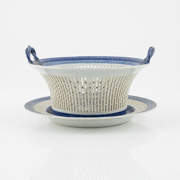 Gallerskål med fat, porslin, Qingdynasti, Kina, omkring 1800.