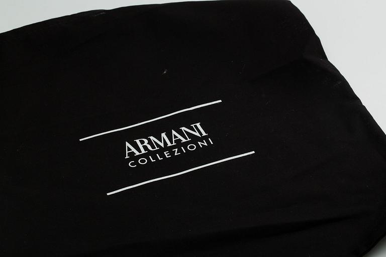 SKOR, Armani.