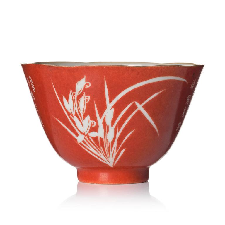A coral-ground reserve decorated 'orchids' cup, late Qing dynasty.