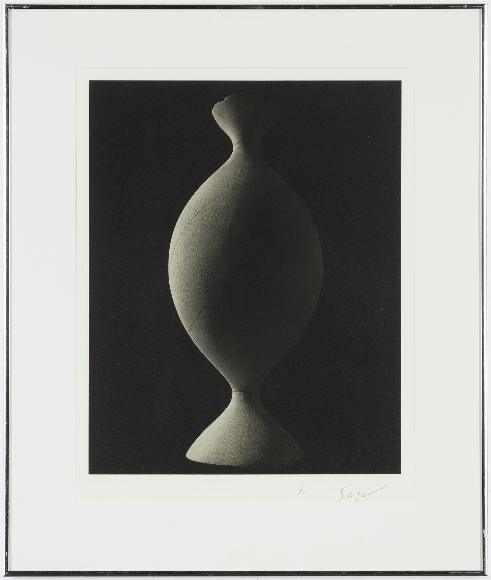 Hiroshi Sugimoto, ”Mathematical Form: Surface 0004”.