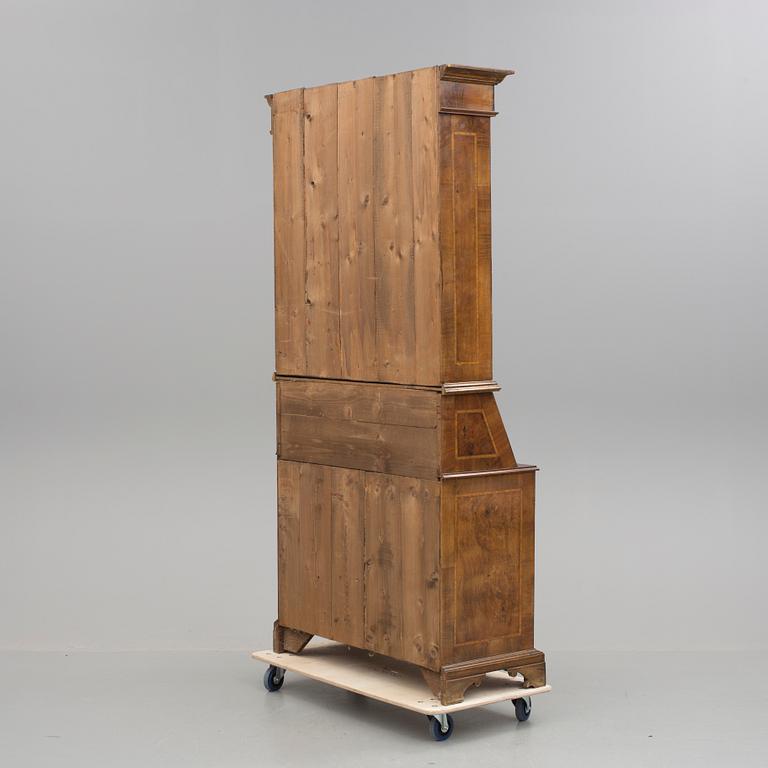 VITRINSKÅP, 1800-tal.