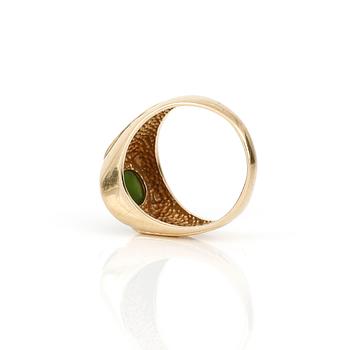RING, 14k guld med grön sten o diamanter. Vikt ca9g.