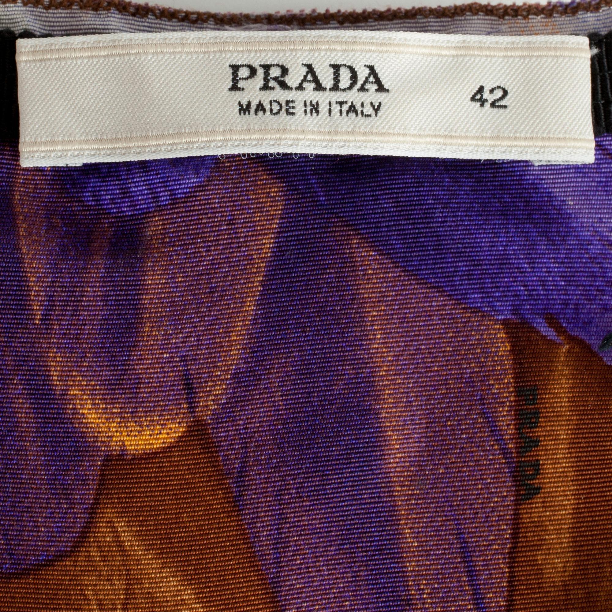 PRADA, kjol. Storlek 42.