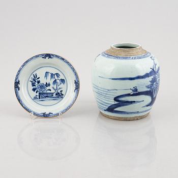 Six pieces of blue and white export porcelain, China, 18th and 19th century.