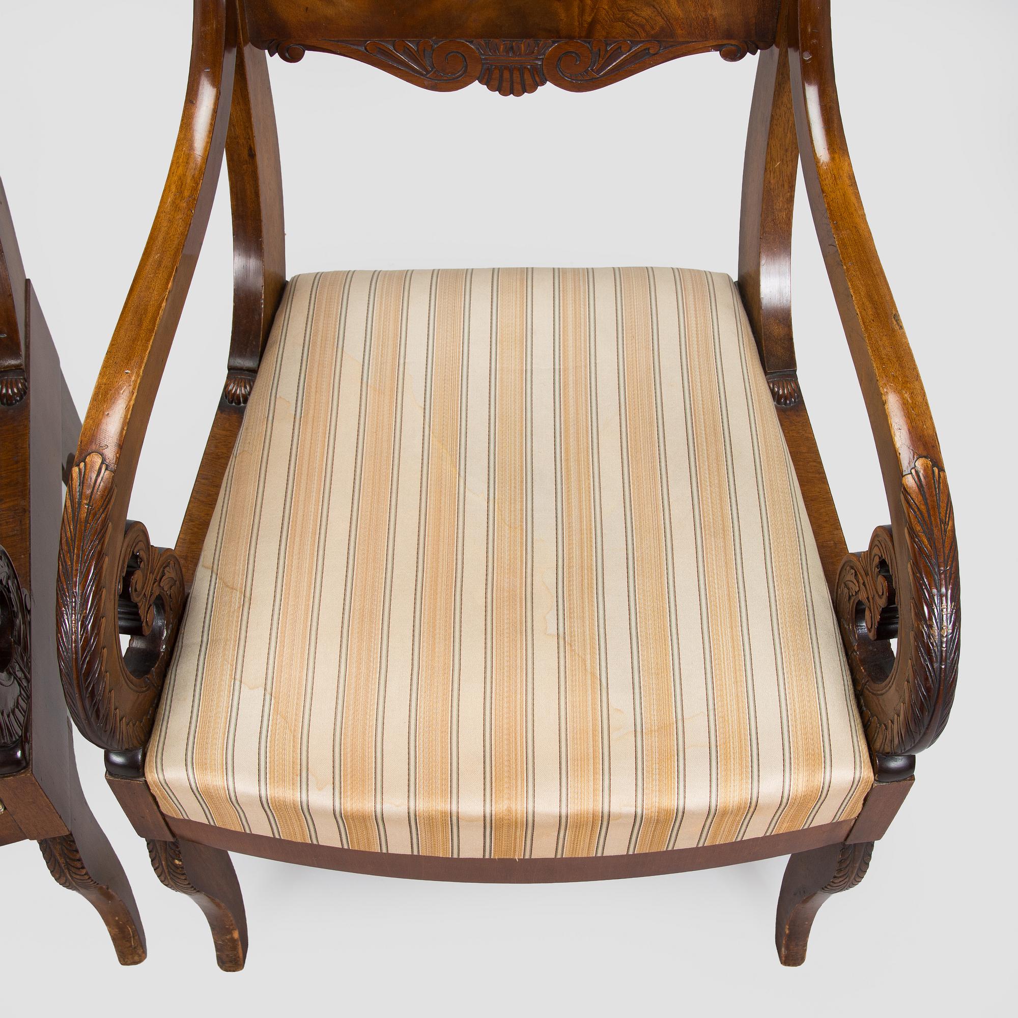 Karmstolar, ett par, biedermeierstil, 1920-30-tal.