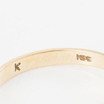 Ring, 18K gold with yellow-toned synthetic stone.