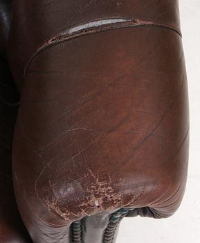 CLUBFÅTÖLJER, 2 st, 1900-tal.