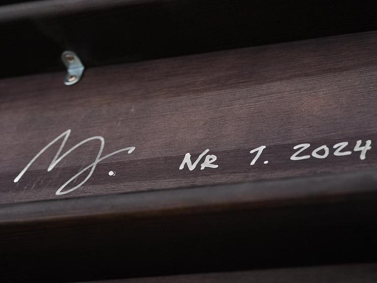 Mathieu Gustafsson, skåp, prototyp, "Tecknaren", utfört av snickarmästarna Markus Karlbom & Hannu Hietamäki, Burhult, 2024.