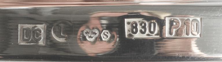 LJUSSTAKAR, ett par. Silver, rokokostil. Linköping 1989.