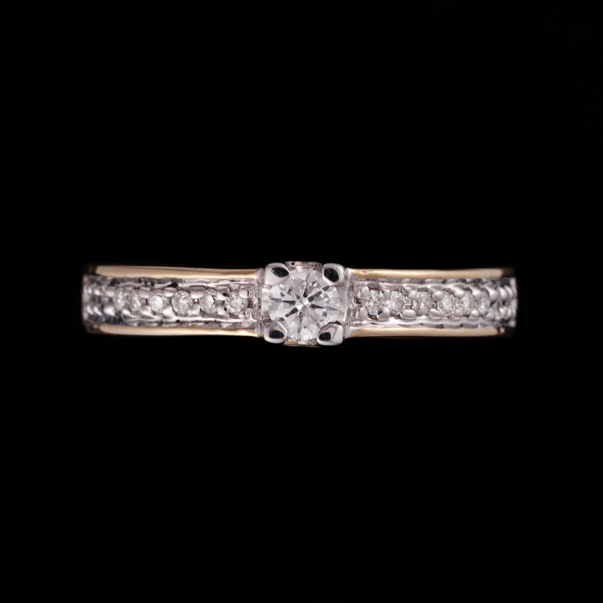 RING, 14K guld, diamanter tot. 0,20 ct. Stockmann logo. Vikt 2,7 g.