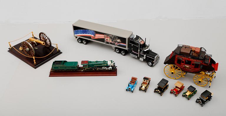 MODELLFÖREMÅL, bla diligens, bla The Franklin Mint, sent 1900-tal.